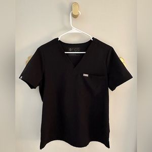 Figs Catarina One Pocket Scrub Top - Black - Size Medium